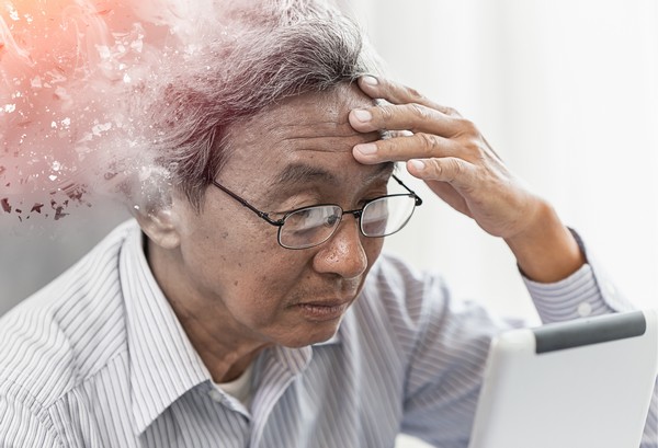 Alzheimer’s Disease: Symptoms, Causes, Treatment